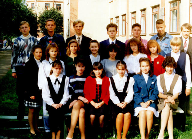 Выпуск 1996 года. Фотография сделана в 1994 году 10 "Б" класс