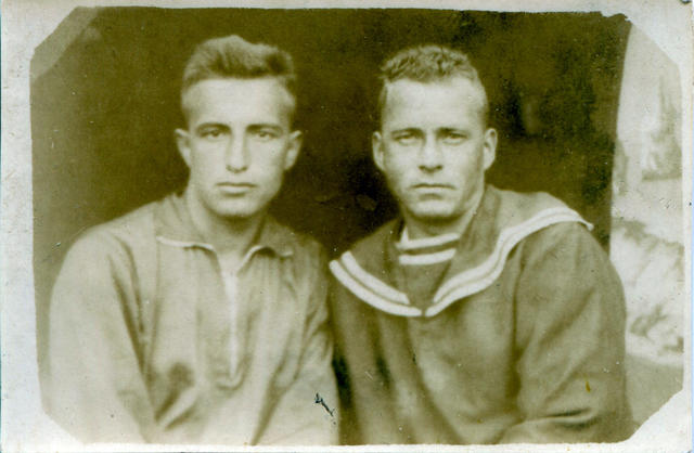 Эвакогоспиталь № 3777. Июнь 1945 года 
Серба Дмитрий, Щелков Василий.